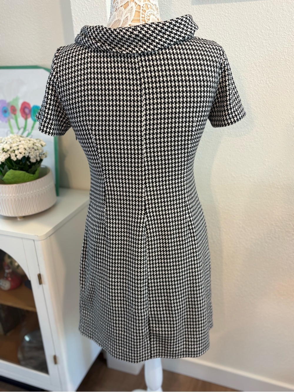 60s Mod Style Houndstooth Short Sleeve Dress with Bow Shawl Collar- size 4 - Picture 2 of 9